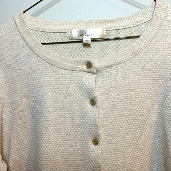 Traditional cream soft knit grandma button cardigan sweater - medium - Picture 2 of 8